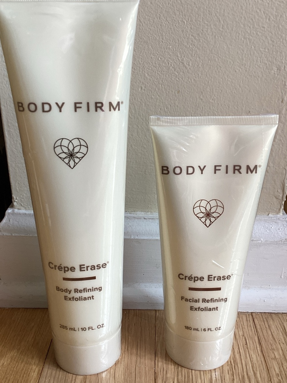 Body Firm Crêpe Erase Body Refining Exfoliant — White